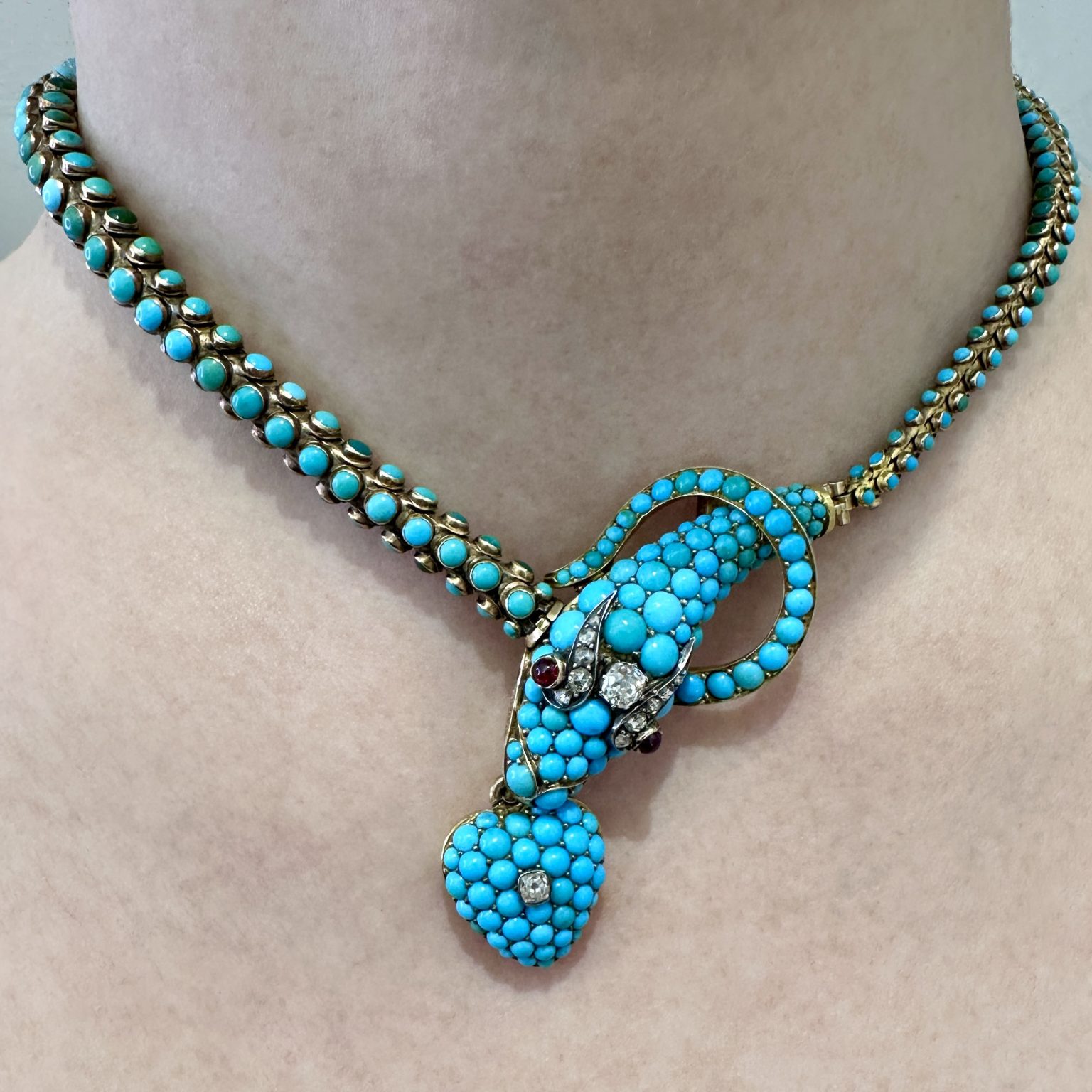 Vintage Snake Skin Chain Oval Faux Turquoise Pendant Necklace